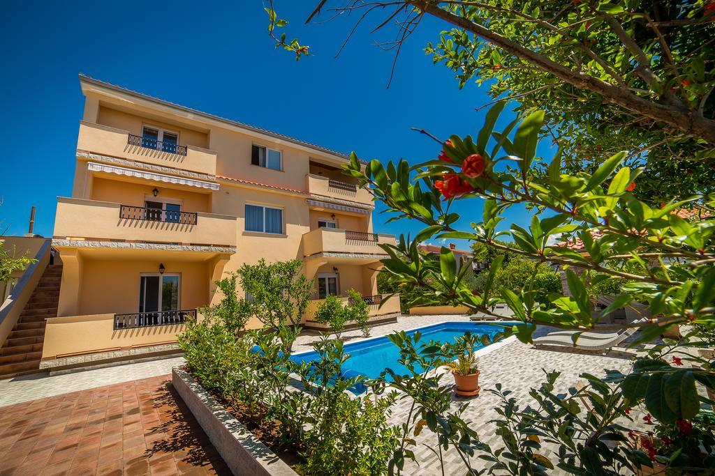 Apartments Juric Rab Town Exterior foto